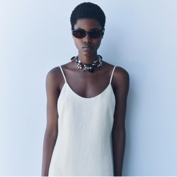 Linen Zara Dress - Picture 3 of 13